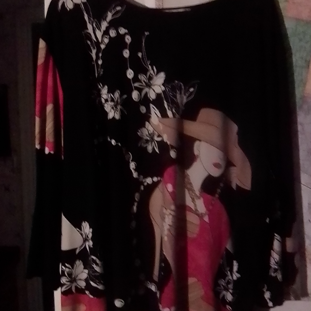 Ladies top - Picture 3 of 5